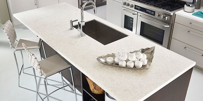 DBI 2014 Zodiaq Stratus White Vignette690x345