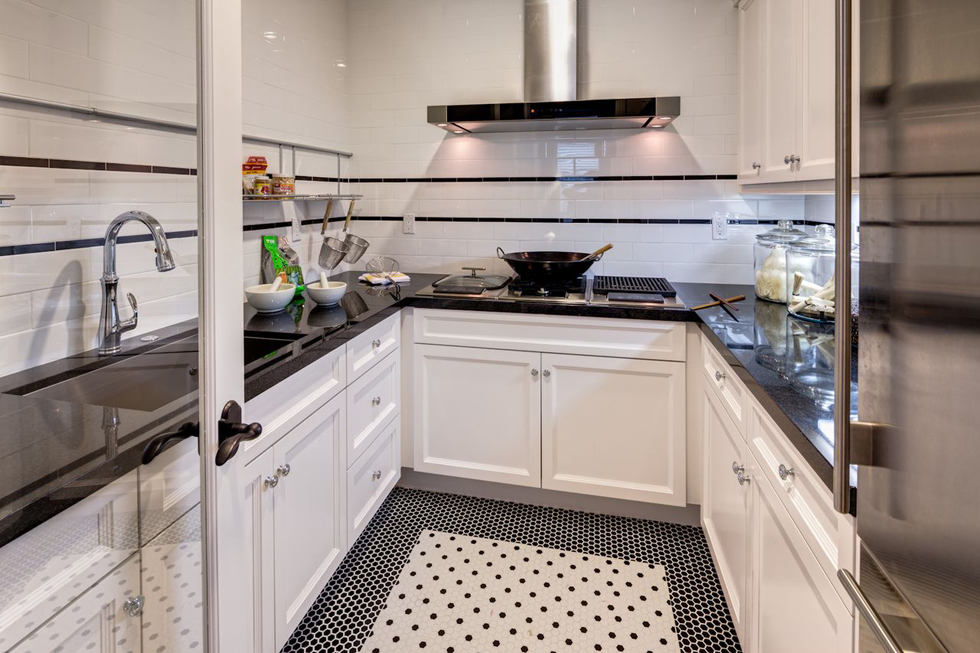Jet Black modern kitch 17apr15 980