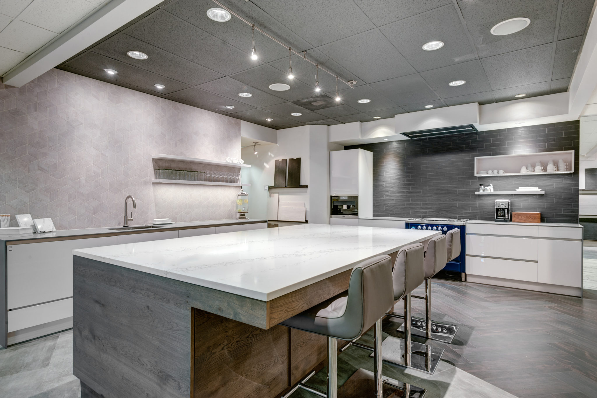 Seattle showroom PQ statuario