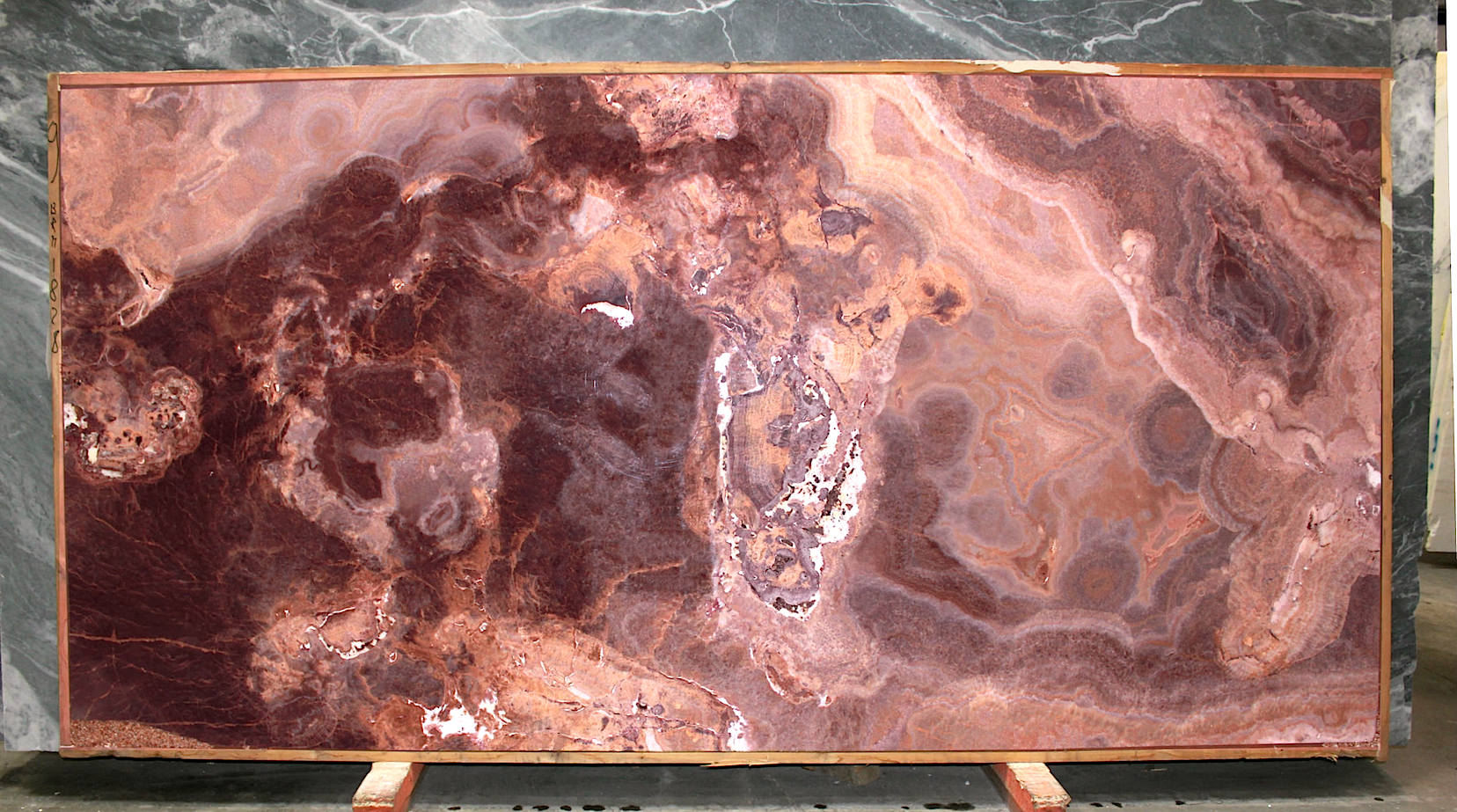 AMETHYST ONYX