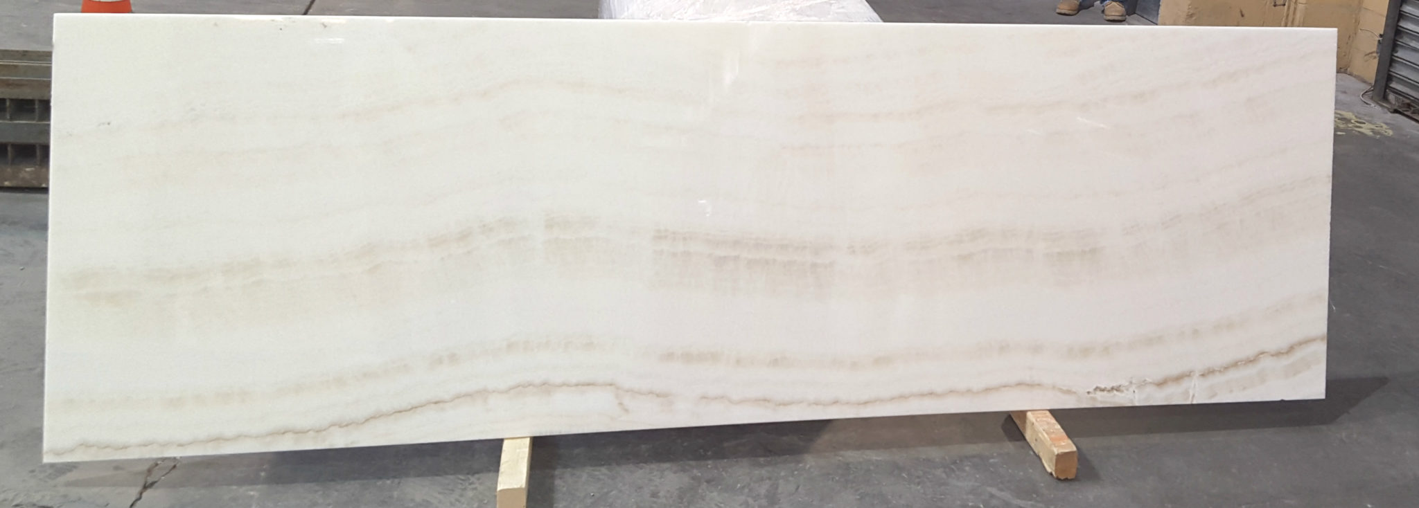 PURE WHITE ONYX VEINCUT EXTRA AVP
