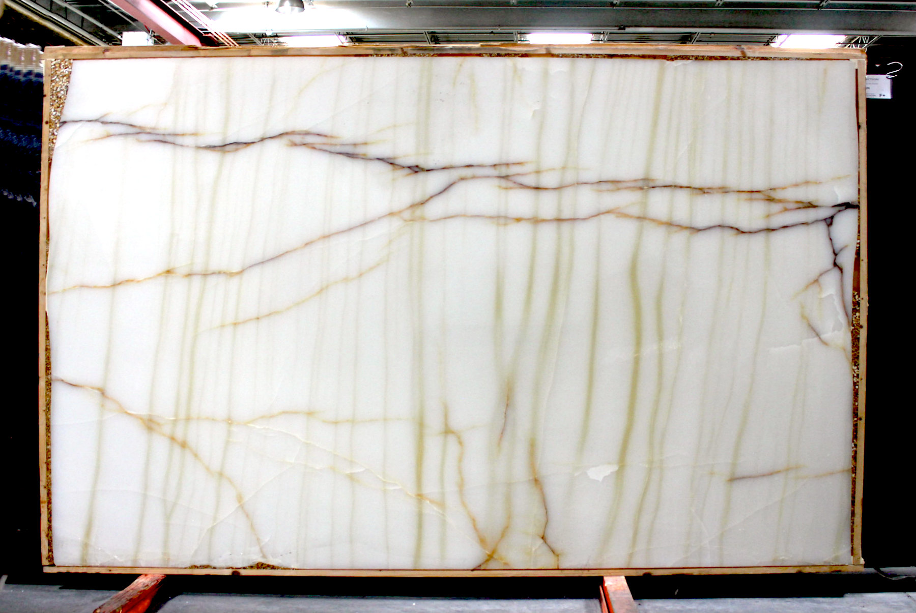 WHITE ONYX